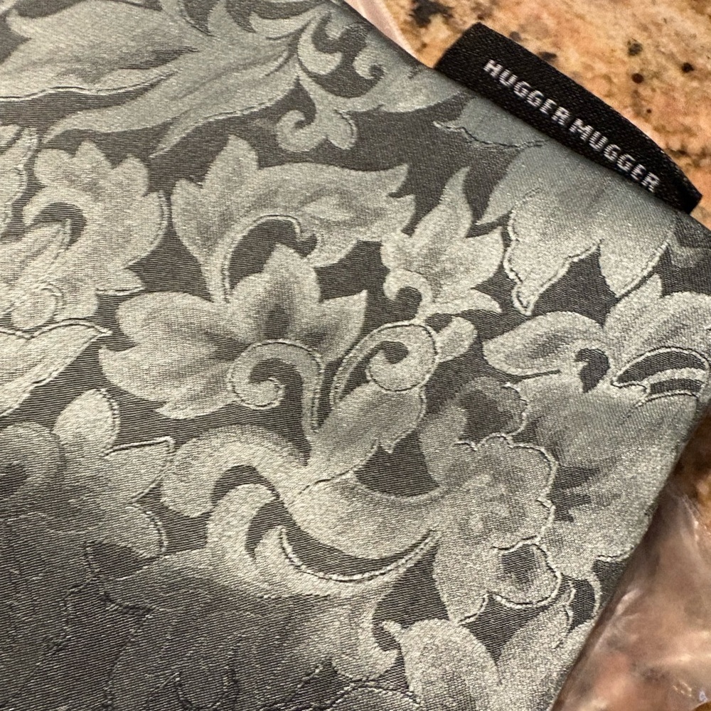 Hugger Mugger Silk Yoga Eye Pillow NWOT